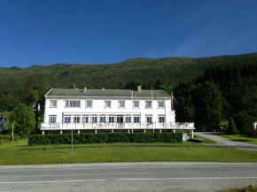  Eidsvåg Fjordhotell  Eidsvåg i Romsdal